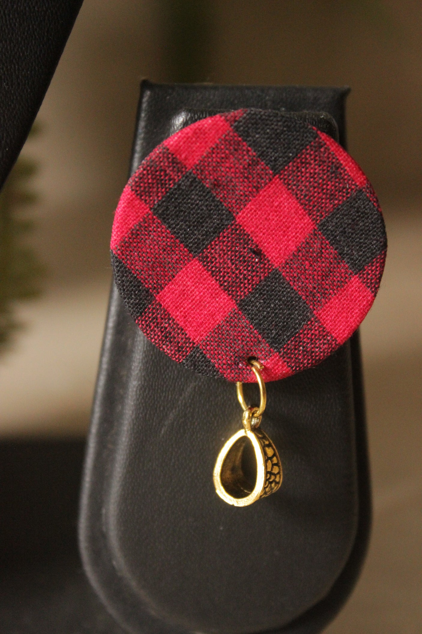 Bagpiper Fabric Handcrafted Adjustable Closure Fabric Necklace Set with Stud Earrings