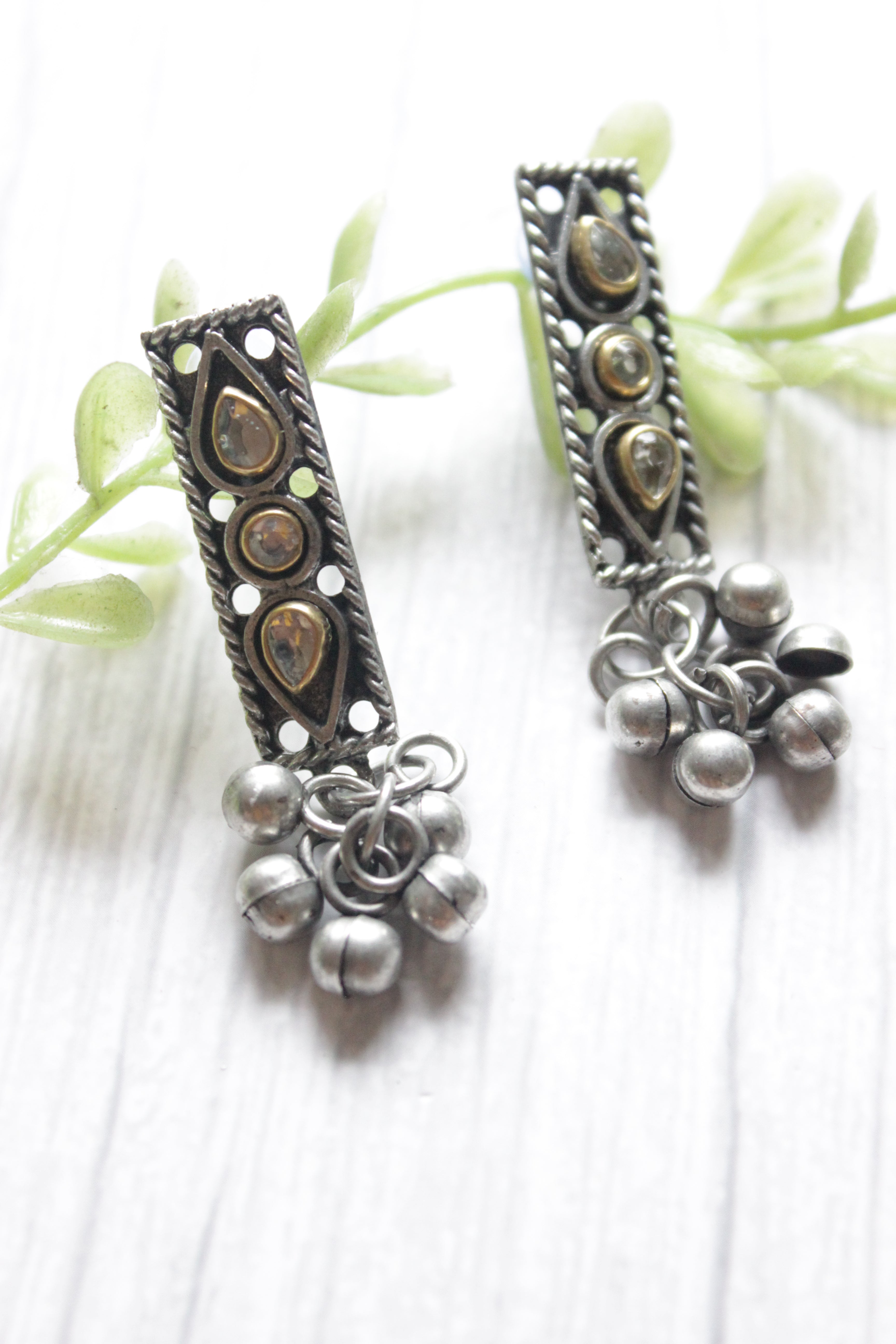 Intricately Detailed Glass Stones Embedded Oxidised Finish Chain Necklace