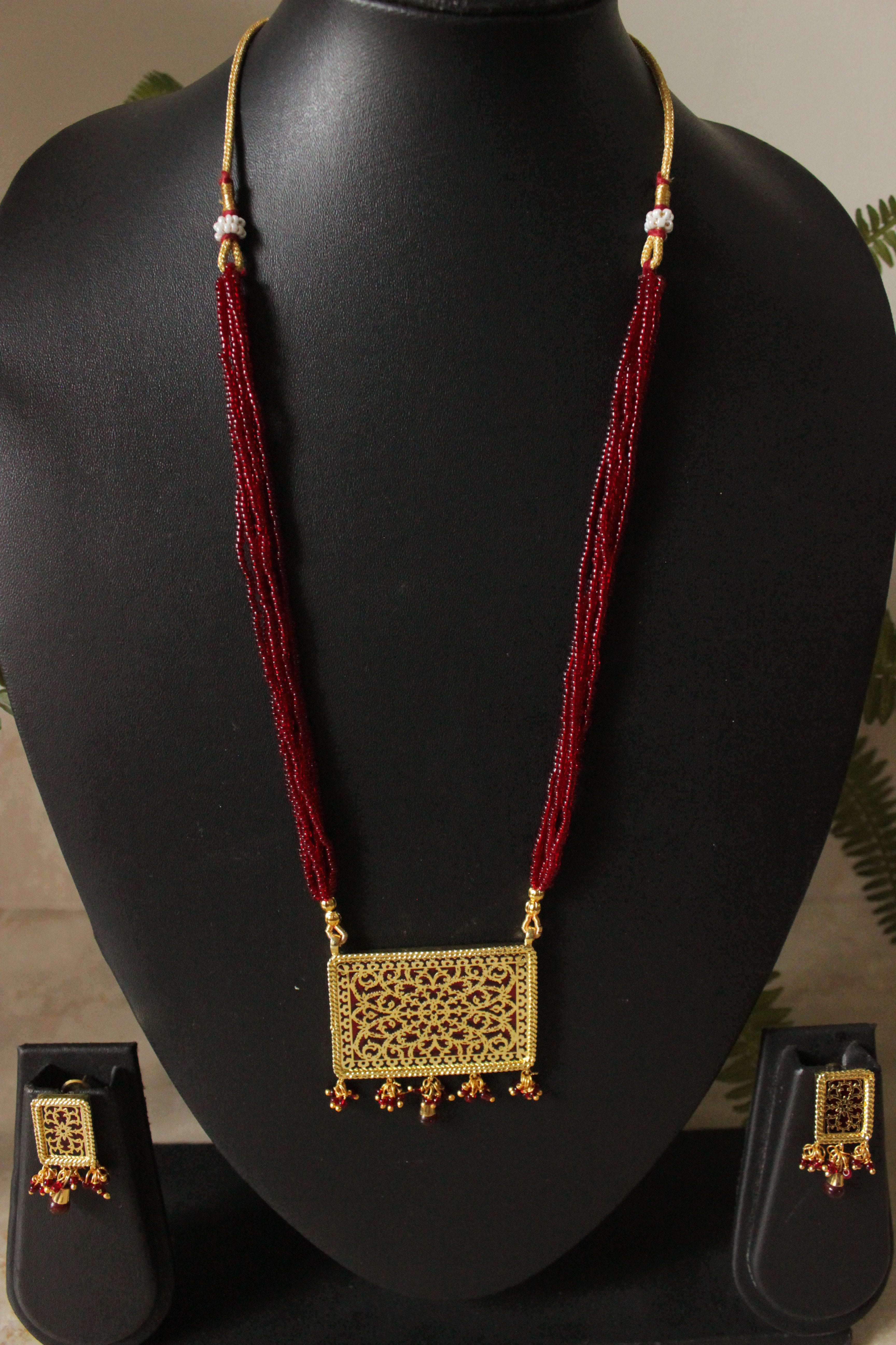 Intricately Detailed Gold Toned Rectangular Pendant Necklace Set with Multi-Layer Red Beads Closure