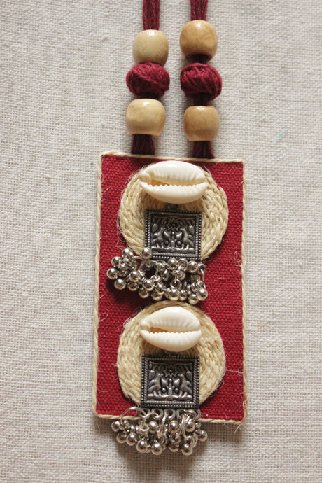 Maroon Fabric and Jute Adjustable Thread Closure Necklace Set