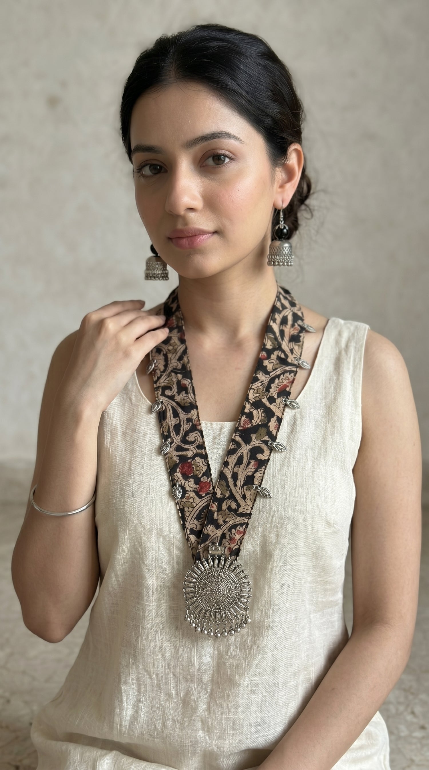 Kalamkari Floral Fabric Strap Necklace with Silver Sun Medallion Pendant Necklace Set