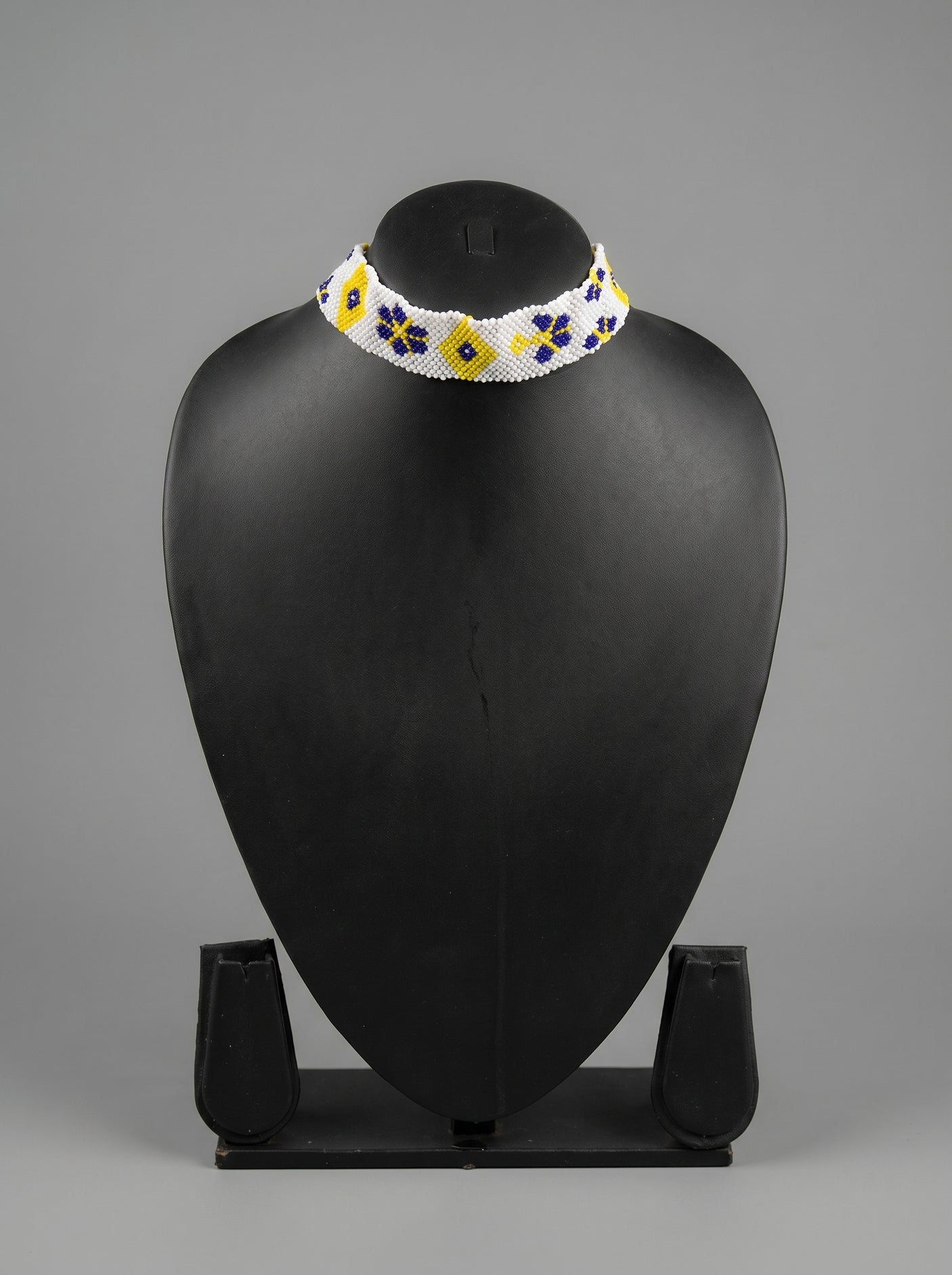 Handwoven Flower Pattern Beaded Choker Necklace
