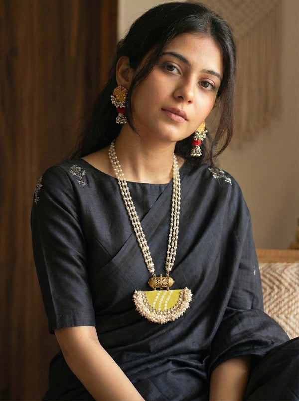 Olive Green Bandhani Fabric Pendant Pearl Strand Necklace