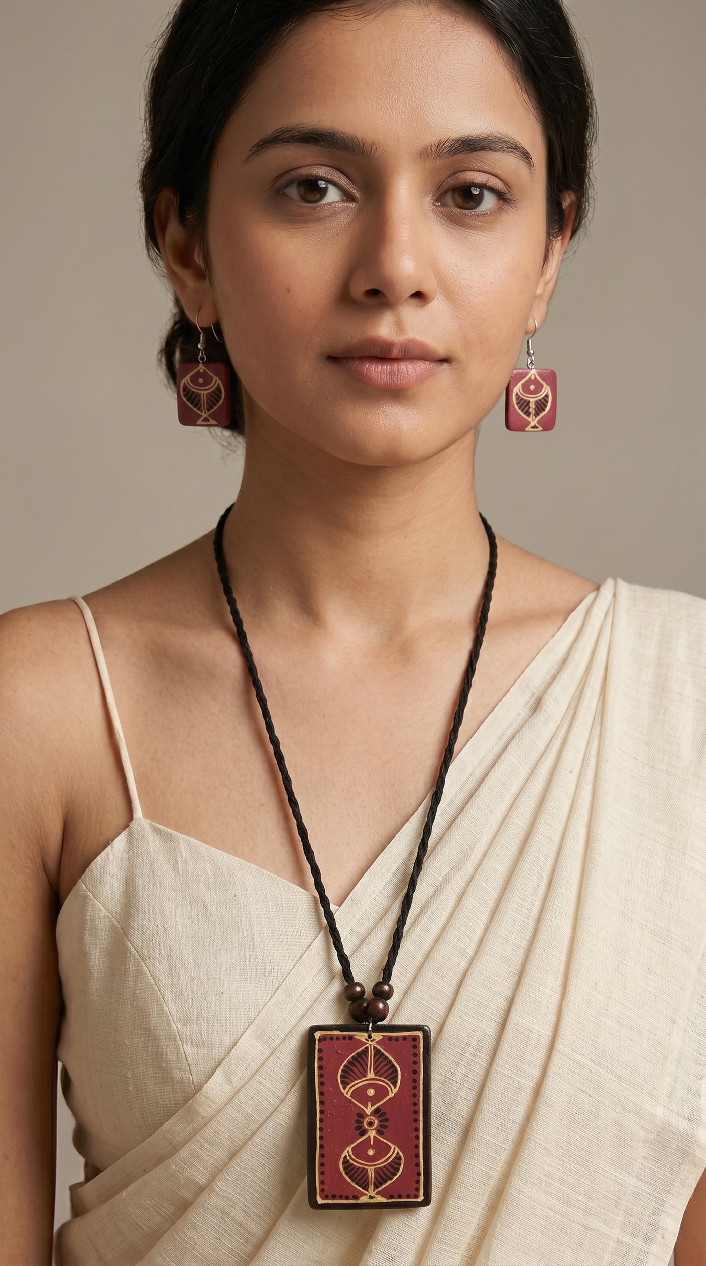 Pink Hand Painted Fish Motifs Thread Closure Ceramic Necklace Set