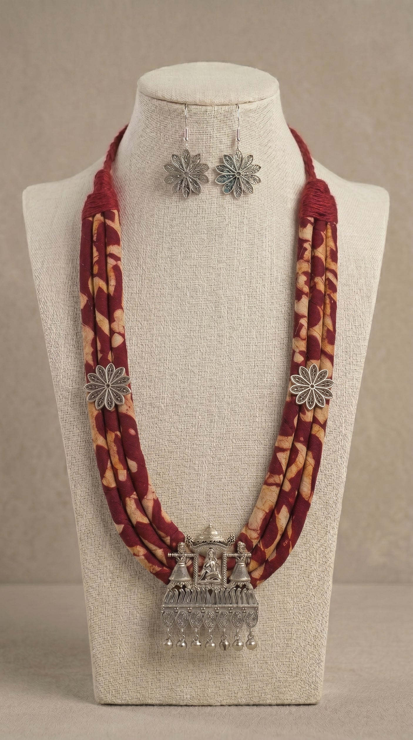 Red Block Printed Fabric and Metal Pendant Necklace Set