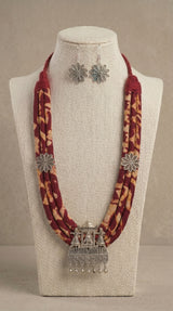 Red Block Printed Fabric and Metal Pendant Necklace Set