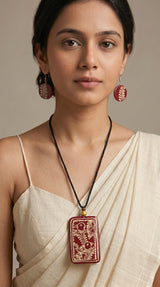 Red Hand Painted Bird Motifs Thread Closure Ceramic Necklace Set