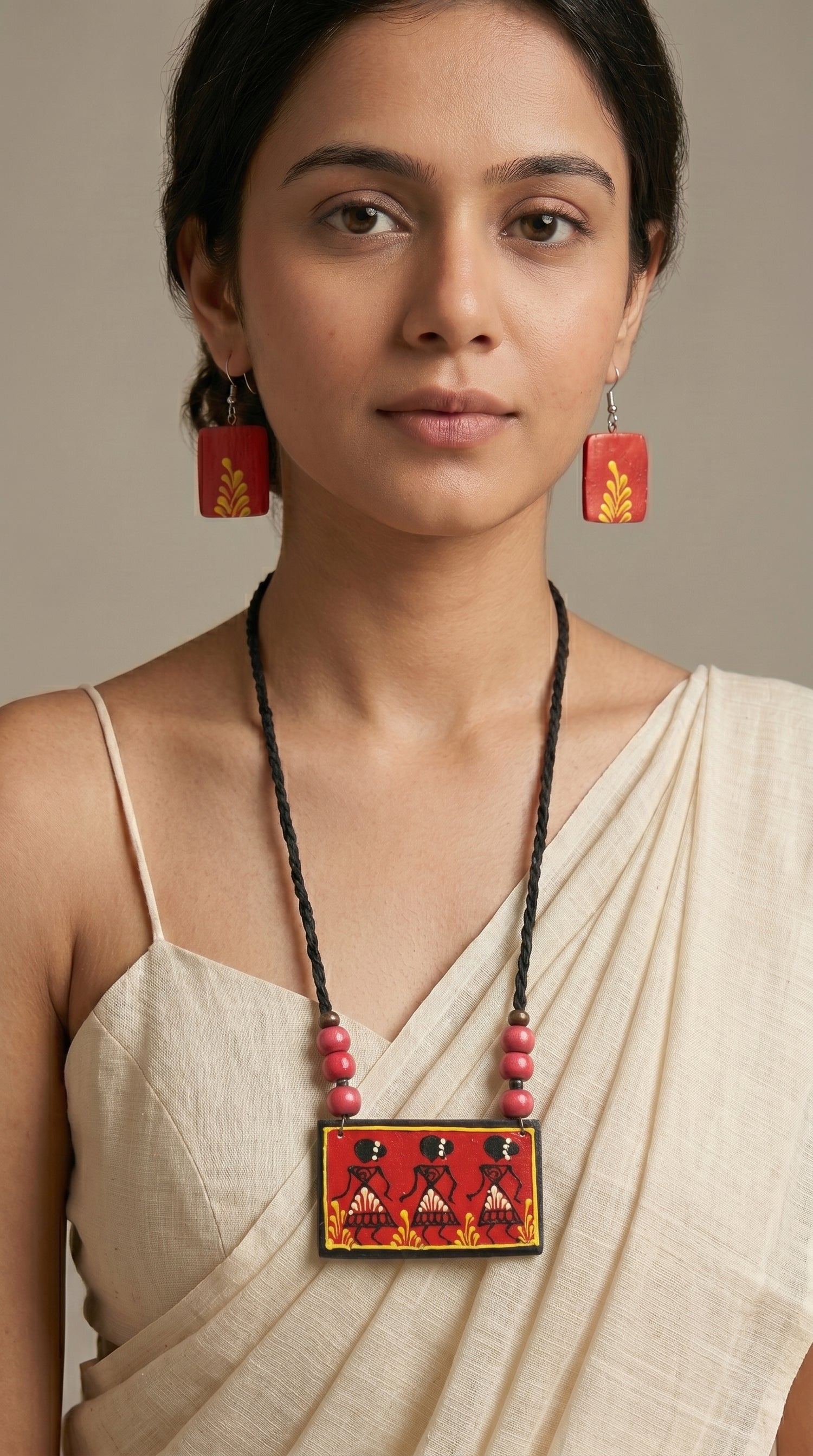 Red Hand Painted Tribal Motifs Thread Closure Ceramic Necklace Set