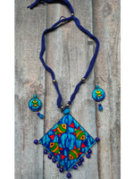 Load image into Gallery viewer, Hand Painted Fishes on Glass Necklace Set with Thread Closure

