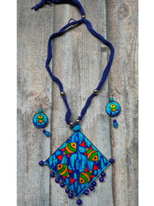 Hand Painted Fishes on Glass Necklace Set with Thread Closure