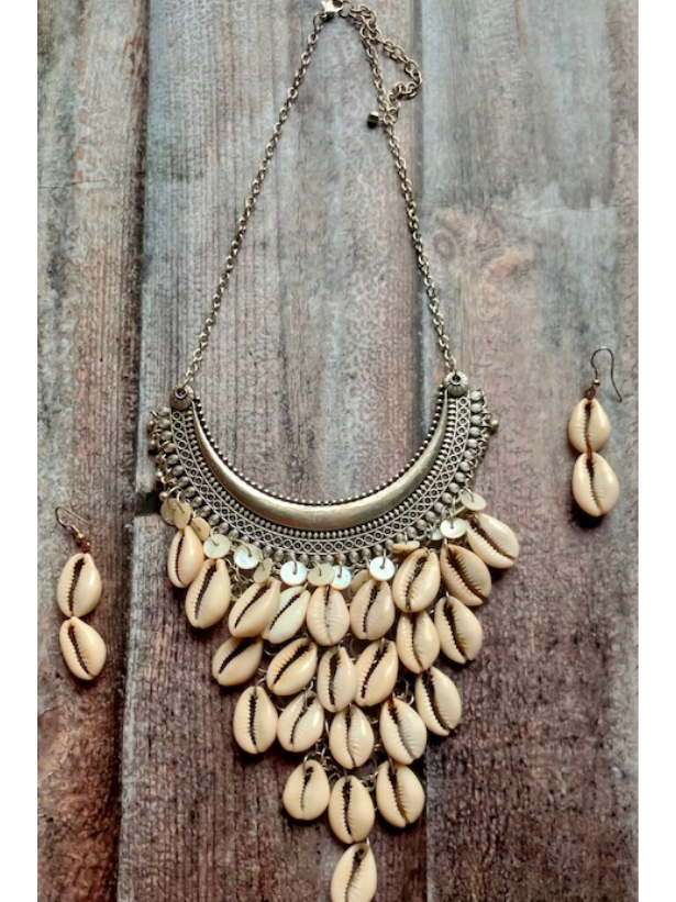 Hasli Necklace Set with Shell Work