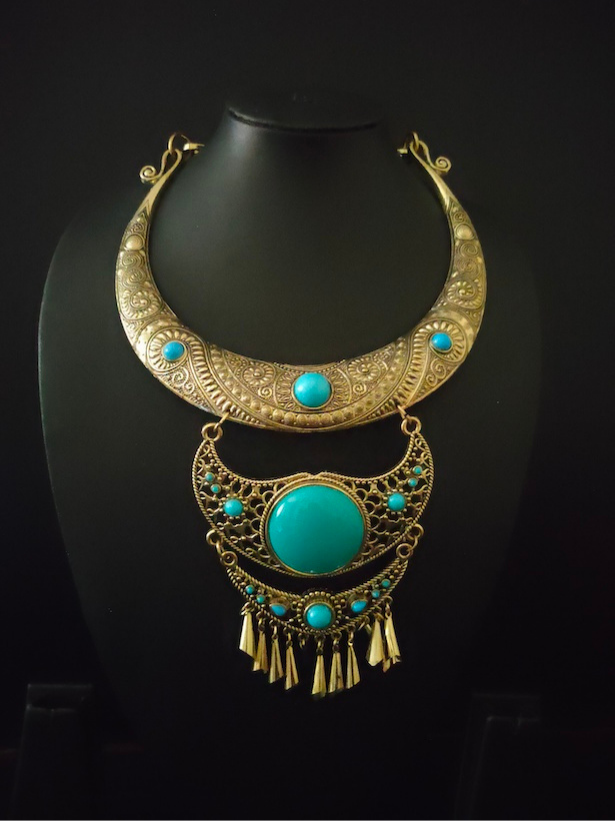 3 Layer Hasli Necklace Set with a Statement Pendant (Turquoise Stones)
