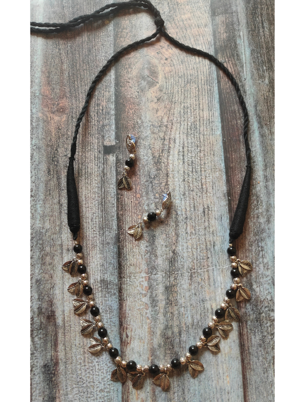 Metal Necklace Set with Glass Beads and Leaf Motifs