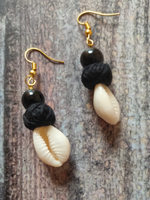 Load image into Gallery viewer, Ghungroo and Shells Beaded Necklace Set with Thread Closure
