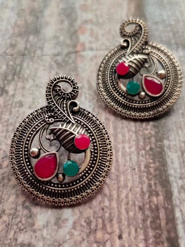 Adjustable Peacock Necklace Set with Red and Green Stones and Beads Detailing
