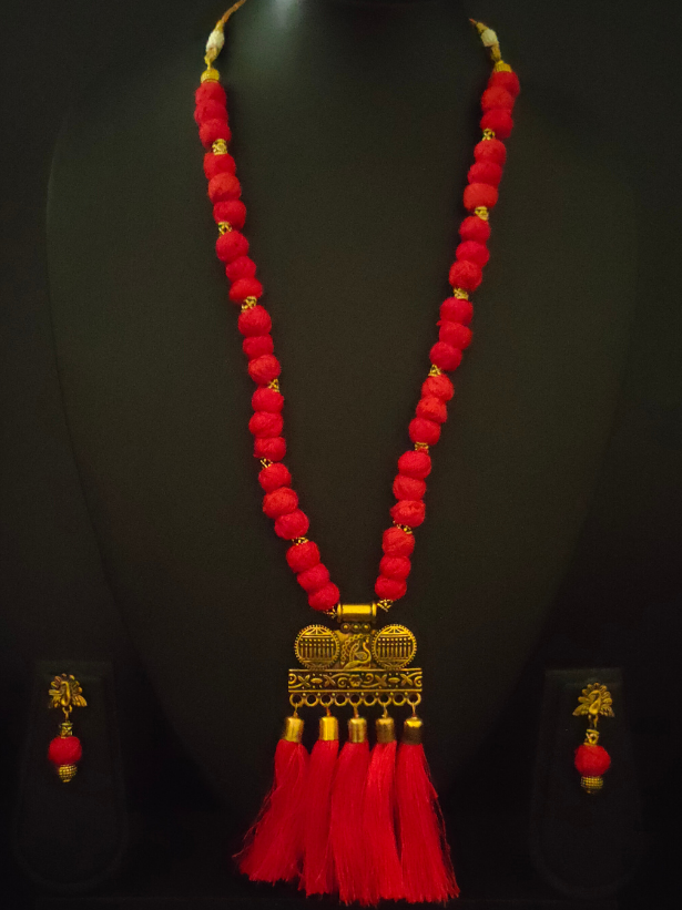 Red Thread Closure Fabric Beads Antique Gold Finish Necklace Set