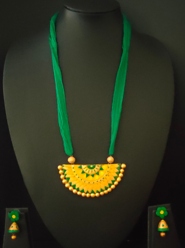 Green Arc Shaped Terracotta Necklace Set