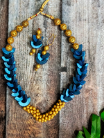 Load image into Gallery viewer, Thread Closure Terracotta Necklace Set
