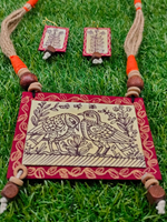 Load image into Gallery viewer, Hand Painted Birds Necklace Set with Jute and Thread Closure
