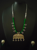 Load image into Gallery viewer, Green Glass Beads and Metal Pendant Necklace Set with Thread Closure
