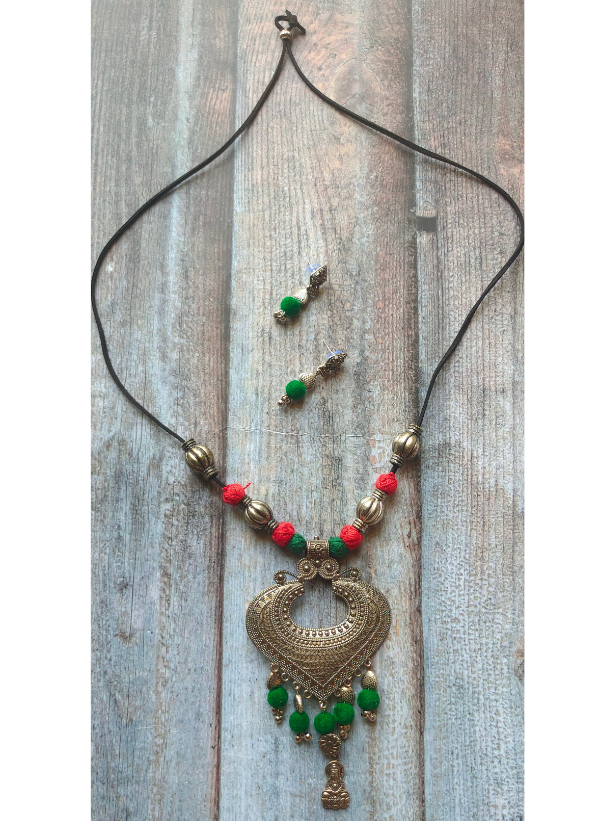 Paan Shaped Metal Pendant and Fabric Beads Necklace Set