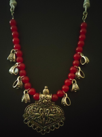 Load image into Gallery viewer, Red Glass Beads and Metal Pendant Necklace Set with Thread Closure
