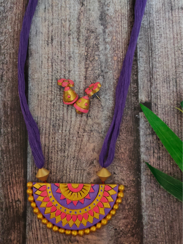 Thread Closure Terracotta Necklace Set