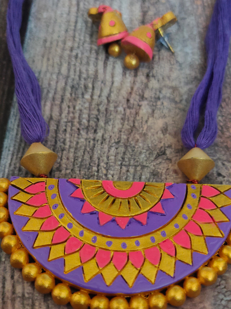 Thread Closure Terracotta Necklace Set