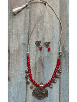 Load image into Gallery viewer, Red Glass Beads and Metal Pendant Necklace Set with Thread Closure
