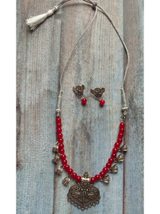 Red Glass Beads and Metal Pendant Necklace Set with Thread Closure