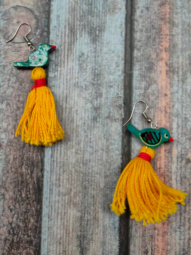 Threads and Shell Work Pendant Necklace Set with Bird Earrings