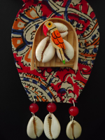 Load image into Gallery viewer, Kalamkari Fabric Shell Work Handcrafted Necklace Set with Thread Closure
