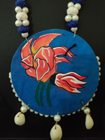 Load image into Gallery viewer, Hand Painted Fabric Necklace Set with Shells
