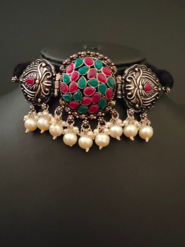 Metal with Rhinestones Embedded Choker Necklace Set with Thread Closure