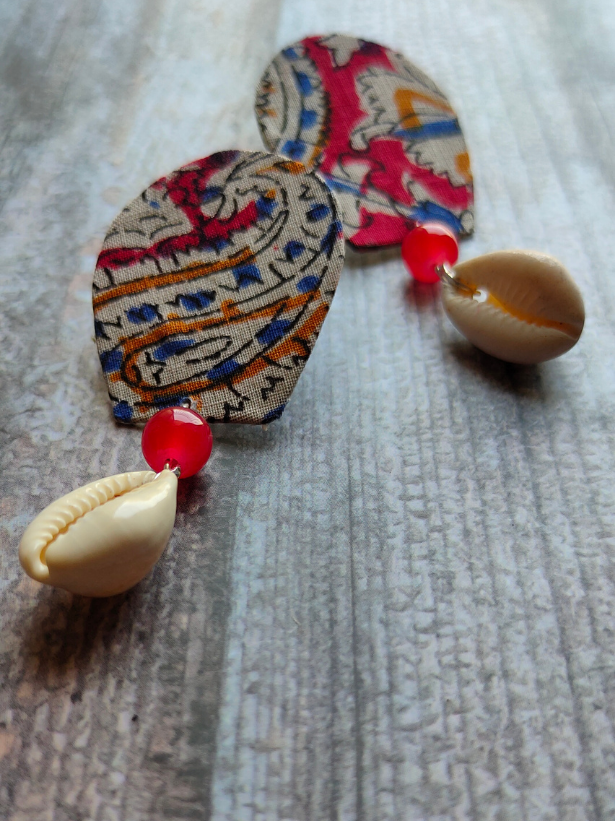 Kalamkari Fabric Shell Work Handcrafted Necklace Set with Thread Closure