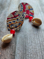 Load image into Gallery viewer, Kalamkari Fabric Shell Work Handcrafted Necklace Set with Thread Closure
