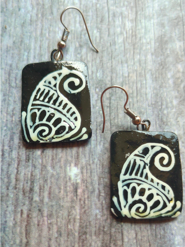 Hand Painted Peacock Motif Thread Closure Ceramic Necklace Set
