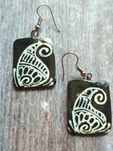 Hand Painted Peacock Motif Thread Closure Ceramic Necklace Set