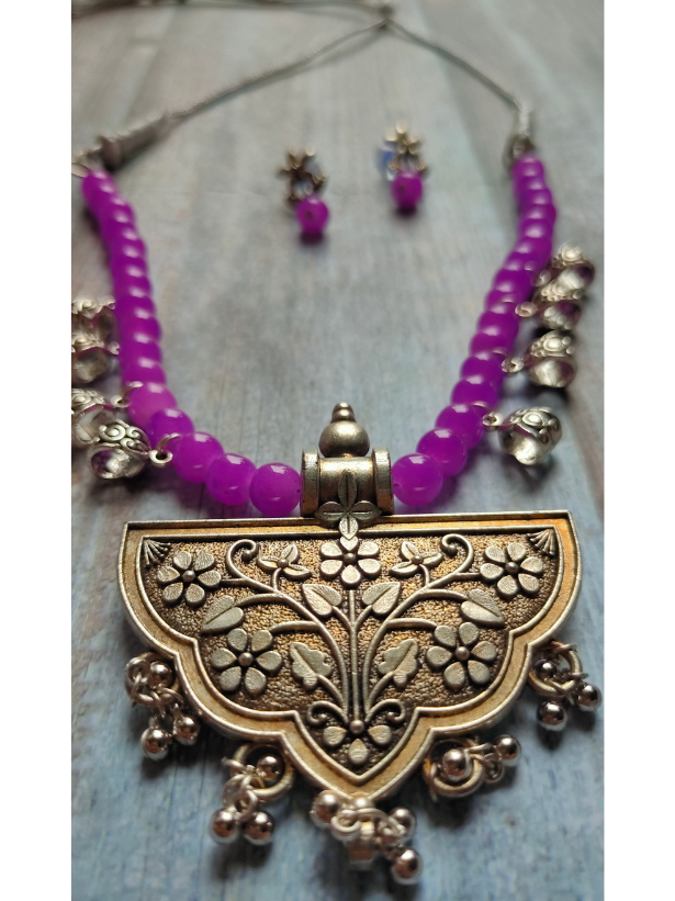 Purple Glass Beads and Metal Pendant Necklace Set with Thread Closure