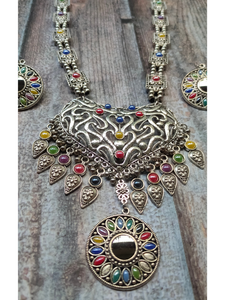 Intricately Detailed Necklace Set with Rhinestones and Mirror