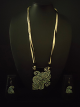 Hand Painted Peacock Motif Thread Closure Ceramic Necklace Set