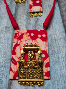Red & White Fabric Necklace Set with Antique Gold Finish Metal Accents