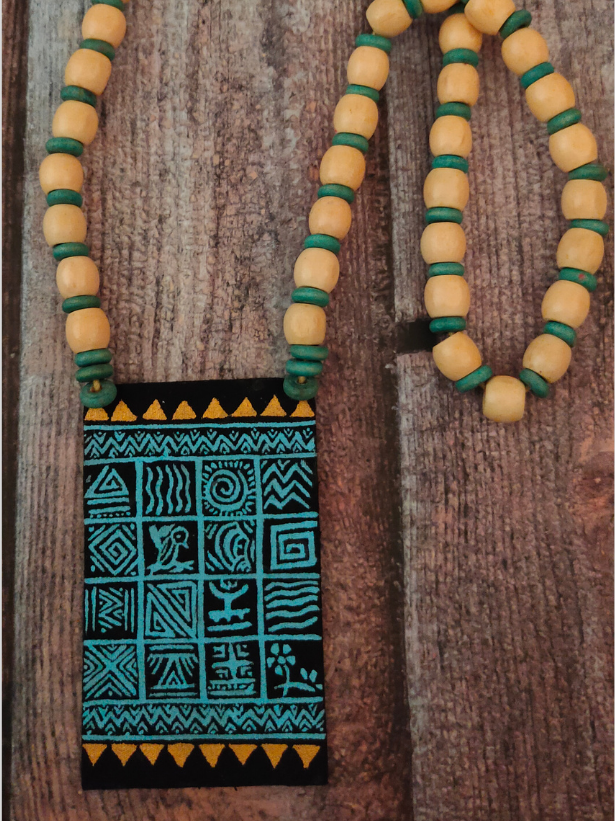 Wooden Beads Fabric Necklace Set with Handpainted Nature Motifs (Black)