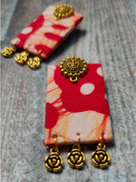 Load image into Gallery viewer, Red &amp; White Fabric Necklace Set with Antique Gold Finish Metal Accents
