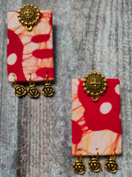 Load image into Gallery viewer, Red &amp; White Fabric Necklace Set with Antique Gold Finish Metal Accents
