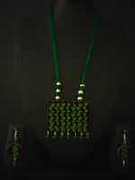 Load image into Gallery viewer, Hand Painted Leaf Motifs on Glass Necklace Set with Thread Closure
