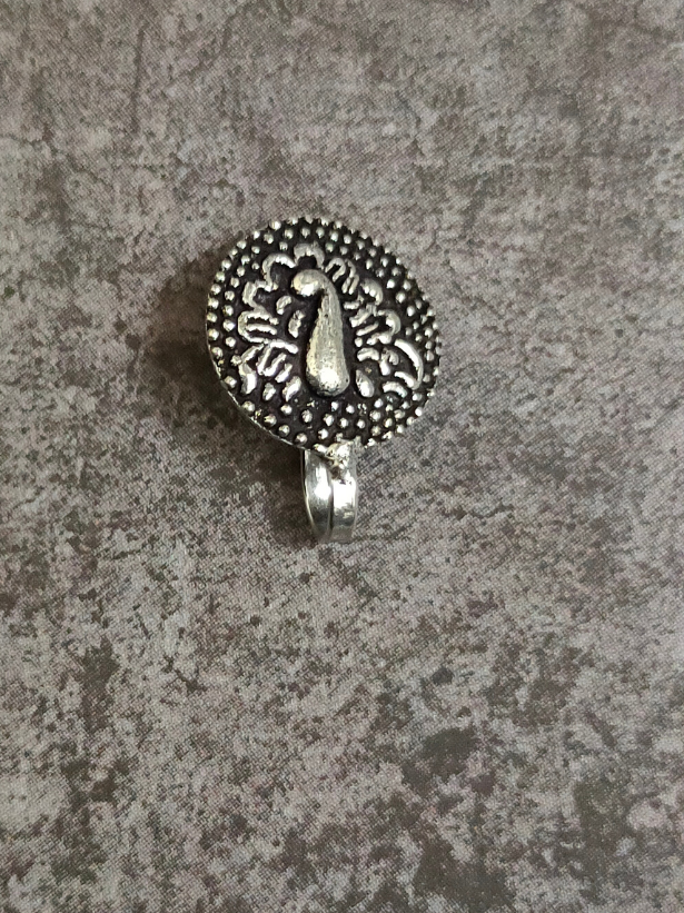 Bird Embossing Round Oxidized Clip On Nose Pin