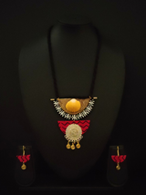 Shell Work Fabric Necklace Set with Thread Closure