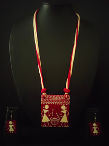 Red Hand Painted Tribal Motifs Thread Closure Ceramic Necklace Set
