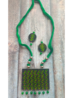 Load image into Gallery viewer, Hand Painted Leaf Motifs on Glass Necklace Set with Thread Closure
